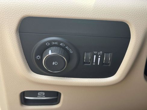 Used 2024 Jeep Grand Cherokee Limited AWD/4WD image 19