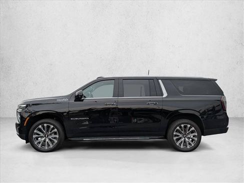 Used 2026 Chevrolet Suburban High Country AWD/4WD image 8