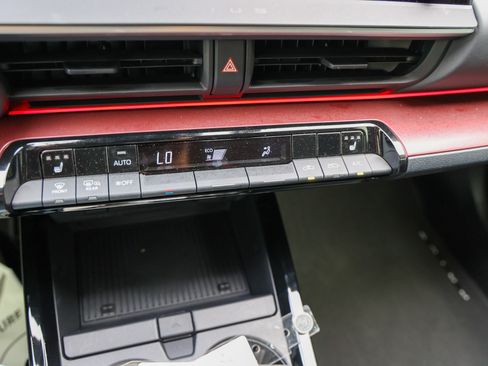 Used 2026 Toyota Prius Plug-In Hybrid FWD image 24
