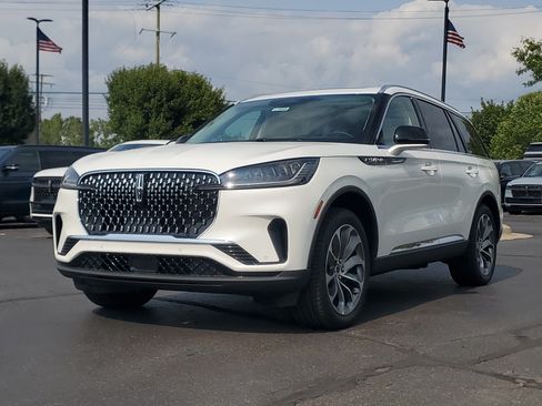 New 2026 Lincoln Aviator AWD image 2