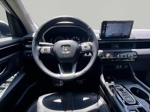 Used 2025 Honda Pilot Touring image 9