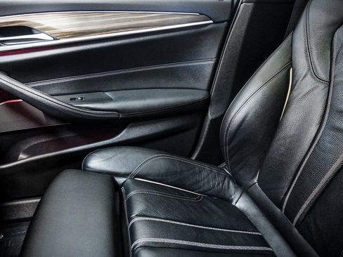 Used 2023 BMW 540i xDrive w/ Premium Package image 32