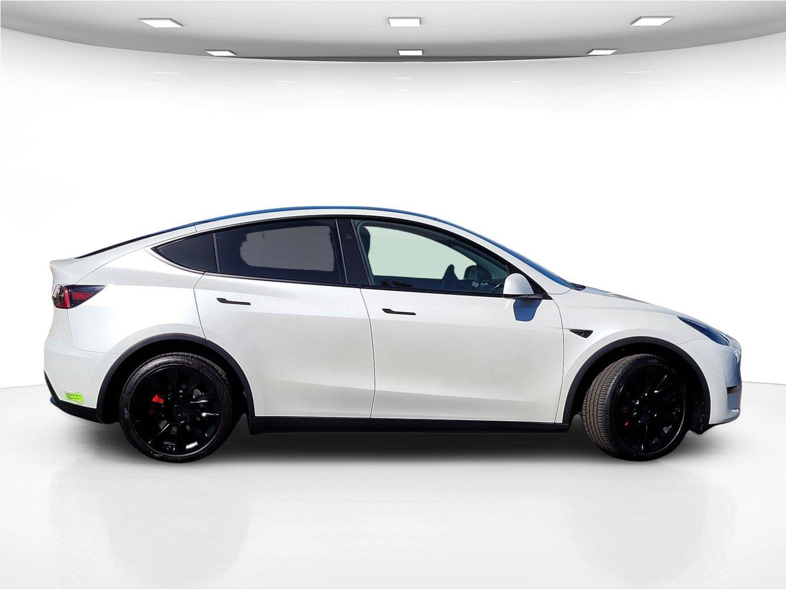 Used 2023 Tesla Model Y AWD image 5