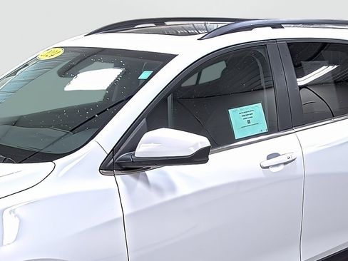 Used 2024 Chevrolet Equinox LT image 8