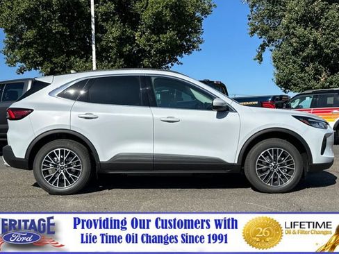 New 2025 Ford Escape SE w/ Class II Trailer Tow Package image 3