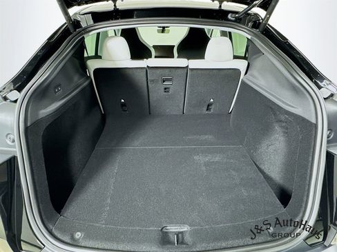 Used 2026 Tesla Model Y Performance image 32