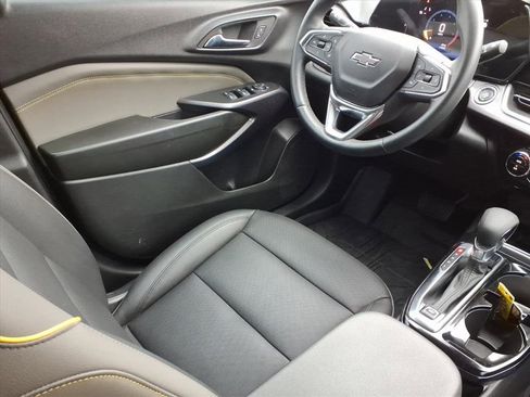 Used 2024 Chevrolet Trax ACTIV w/ Sunroof Package image 9