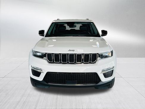 Used 2022 Jeep Grand Cherokee Limited w/ Trailer Tow Prep Group (B) AWD/4WD image 3