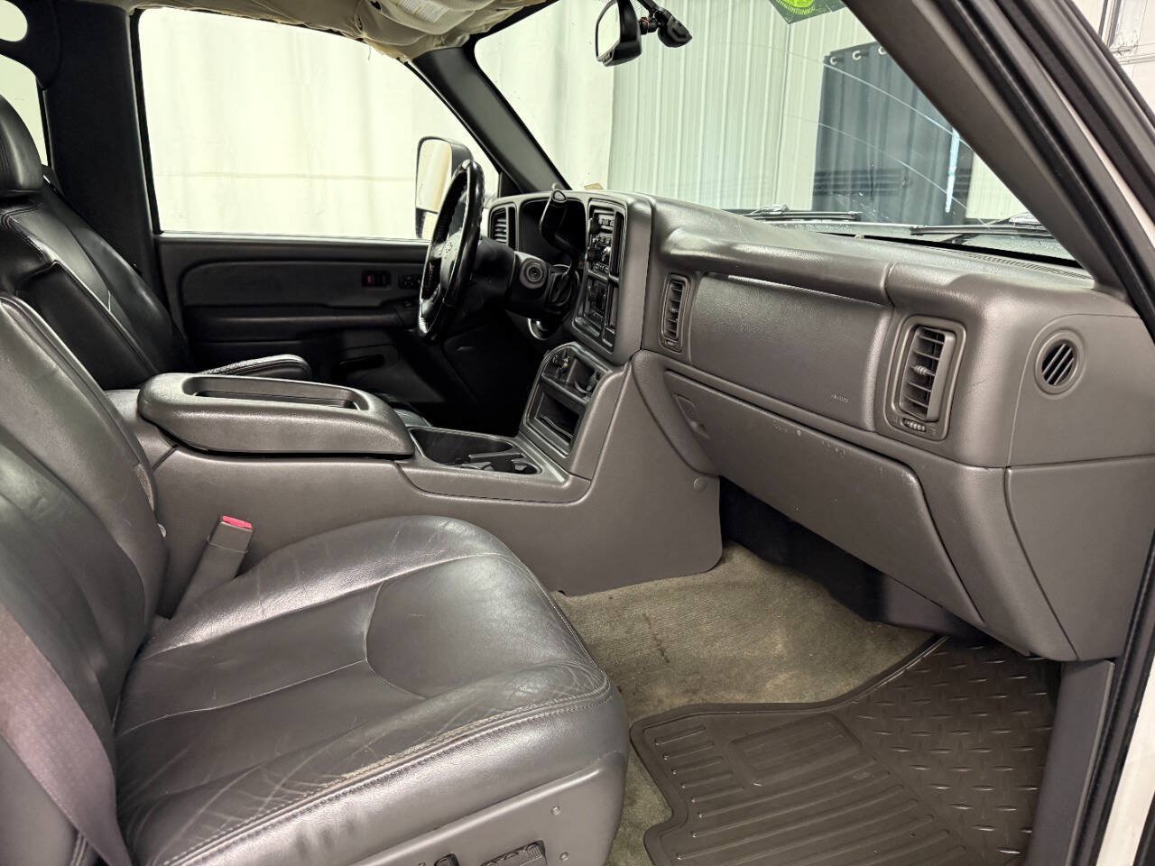 Used 2006 Chevrolet Silverado 3500 LT w/ Onstar Plus Package RWD image 11