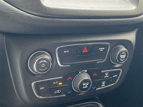 Used 2020 Jeep Compass Trailhawk image 25