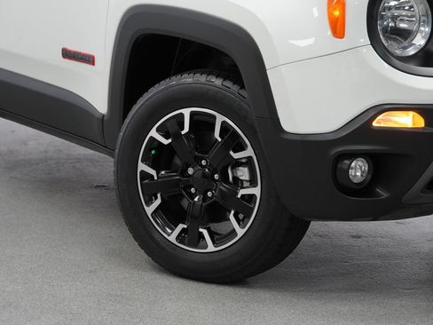 Certified 2023 Jeep Renegade Trailhawk AWD/4WD image 4