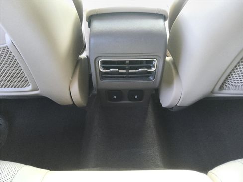 Certified 2024 Lincoln Corsair AWD w/ Equipment Group 101A image 27