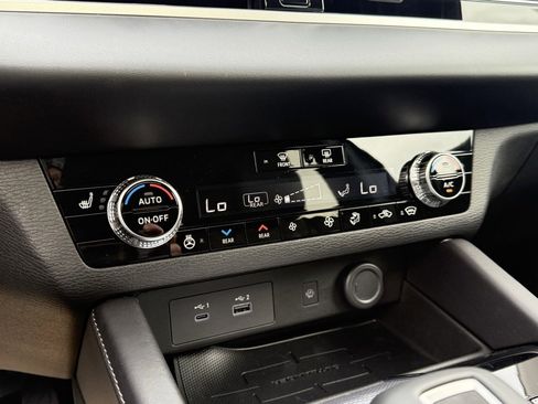 Used 2025 Mitsubishi Outlander SEL image 19