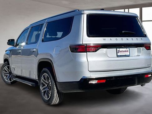 Used 2024 Jeep Wagoneer L Series II image 4