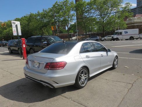 Used 2014 Mercedes-Benz E 550 4MATIC Sedan image 4