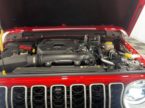 Used 2024 Jeep Wrangler Unlimited Sahara w/ Technology Group AWD/4WD image 26