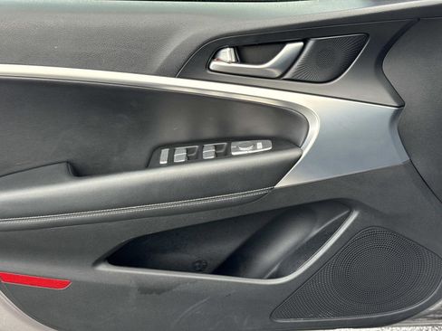 Used 2023 Genesis G70 2.0T image 23