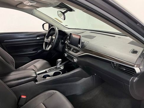 Used 2024 Nissan Altima 2.5 SV FWD image 11