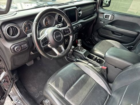 Used 2018 Jeep Wrangler Unlimited Sahara image 32