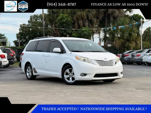 Used 2012 Toyota Sienna LE FWD image 1