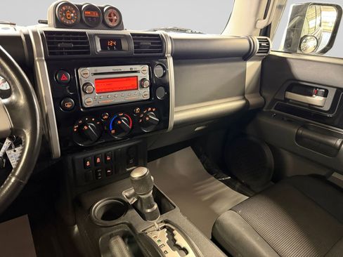 Used 2012 Toyota FJ Cruiser 4WD w/ Upgrade Pkg image 17