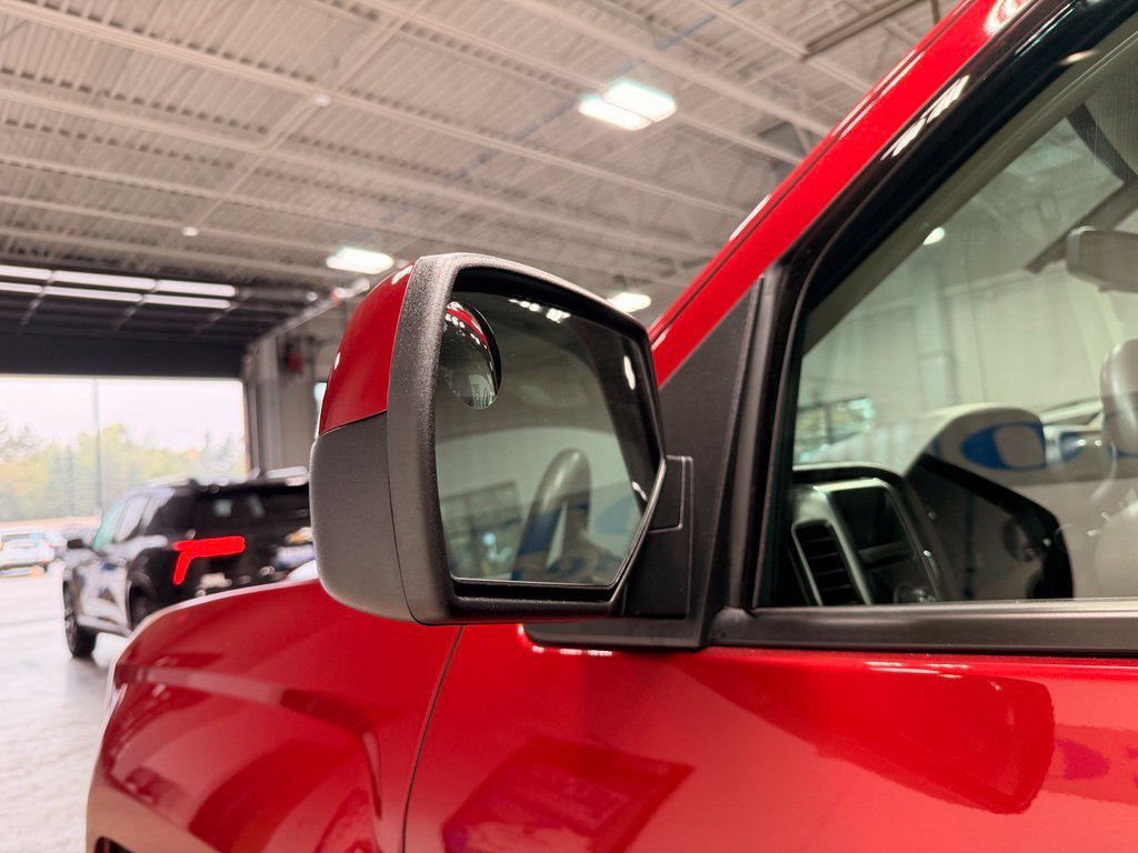 Used 2018 Chevrolet Silverado 1500 LT w/ LT Convenience Package AWD/4WD image 19