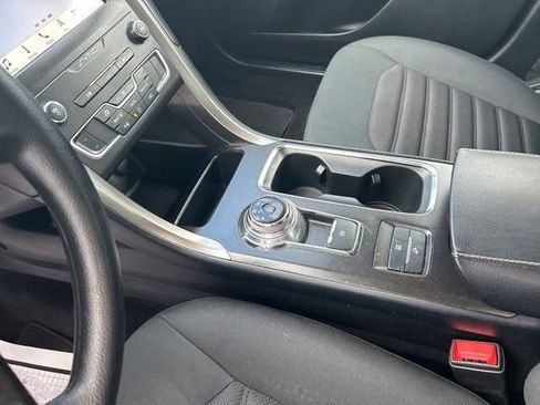 Used 2019 Ford Fusion SE FWD image 29