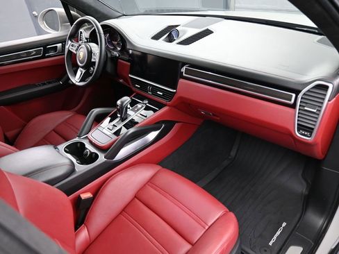 Certified 2022 Porsche Cayenne Turbo image 32