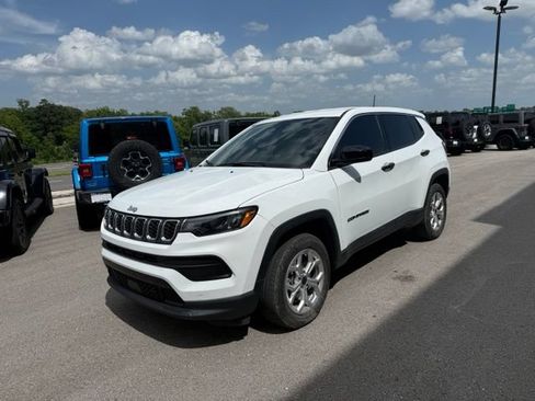 Used 2025 Jeep Compass Sport AWD/4WD image 7