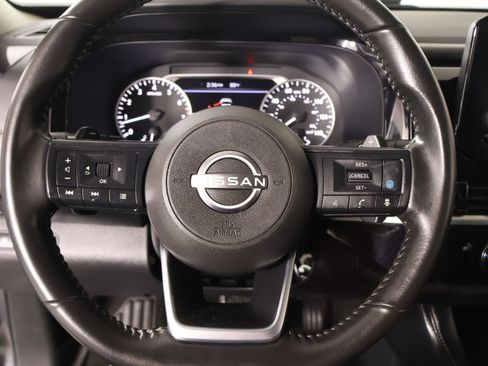Used 2025 Nissan Pathfinder SV FWD image 3