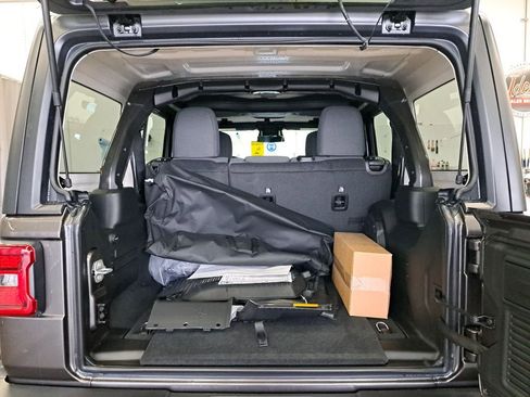 New 2026 Jeep Wrangler Unlimited Rubicon w/ Technology Group image 28