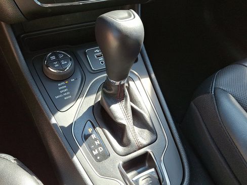 Used 2022 Jeep Cherokee Trailhawk w/ Premium Leather Package image 14