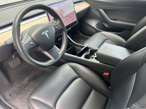 Used 2018 Tesla Model 3 Mid Range image 9