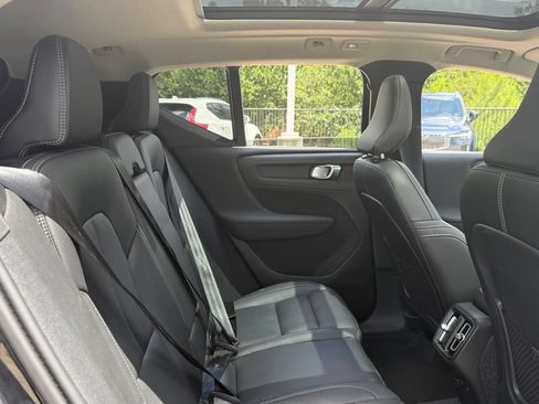 Used 2025 Volvo XC40 B5 Core AWD/4WD image 12