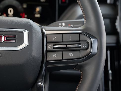 Used 2025 GMC Yukon AT4 AWD/4WD image 29
