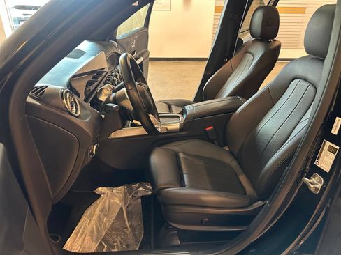 Used 2025 Mercedes-Benz GLB 250 image 30