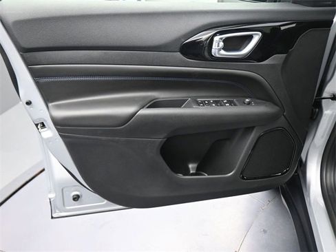 New 2026 Jeep Compass Latitude image 40