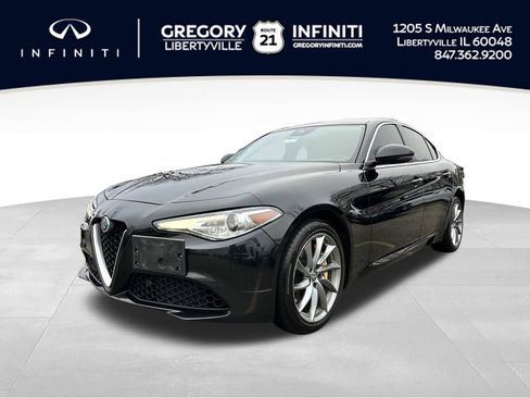 Used 2017 Alfa Romeo Giulia Base image 1