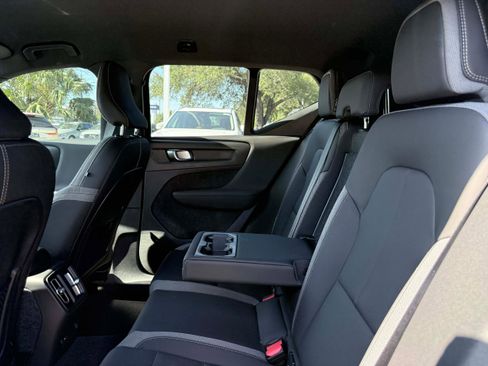 Certified 2023 Volvo XC40 Recharge Core AWD/4WD image 13