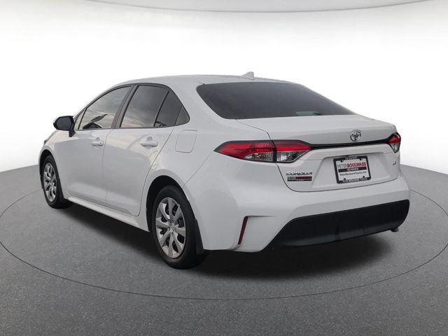 Used 2025 Toyota Corolla LE FWD image 4