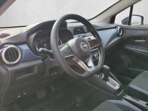 Used 2025 Nissan Versa SV image 9