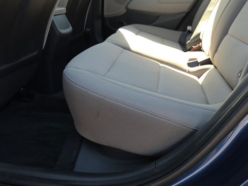 Used 2019 Hyundai Elantra SE FWD image 19