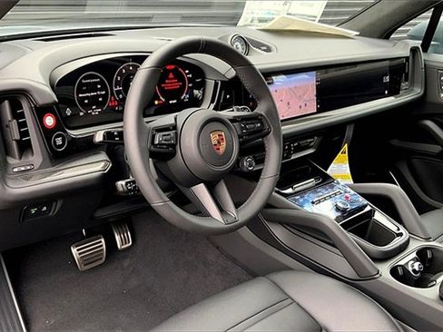 New 2026 Porsche Cayenne GTS image 4