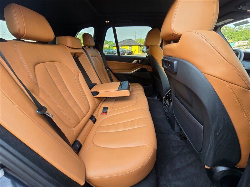 Used 2021 BMW X5 xDrive40i w/ Premium Package AWD/4WD image 19