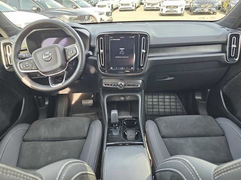 Used 2023 Volvo XC40 Recharge Ultimate image 22