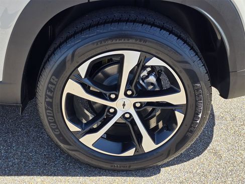 New 2026 Chevrolet Trax RS w/ Sunroof Package image 21