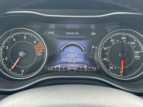 Used 2020 Jeep Cherokee Limited image 27