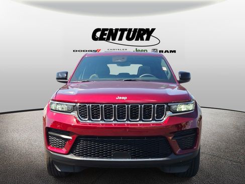 Used 2025 Jeep Grand Cherokee Laredo X w/ Luxury Tech Group I AWD/4WD image 9