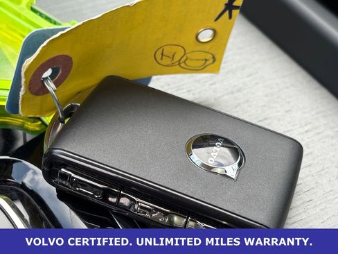 Certified 2025 Volvo XC60 B5 Plus AWD/4WD image 37