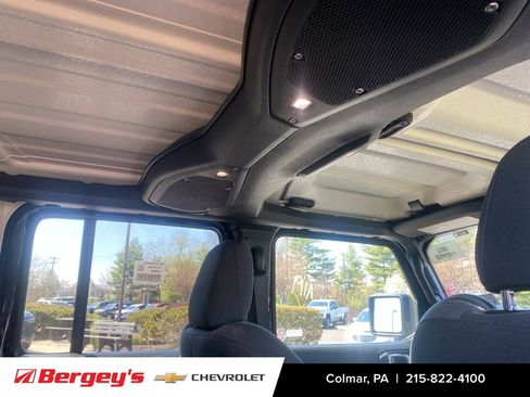 Used 2025 Jeep Wrangler Unlimited Rubicon image 25
